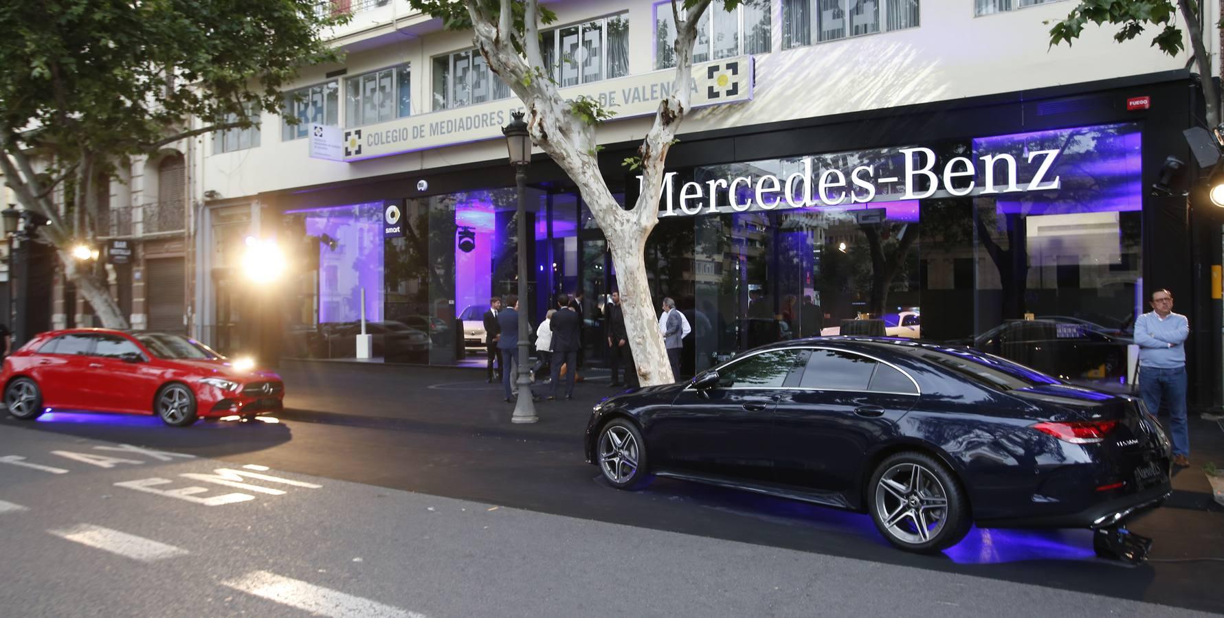 Mercedes inauguró el pasado jueves 10 de mayo sus nuevas instalaciones en la céntrica calle Micer Mascó. Los más de 600 invitados pudieron descubrir los 5.500 metros cuadrados de la instalación, además de conocer el origen español del nombre de la famosa marca alemana. El millonario Emil Jellinek, casado con una dama española, fue uno de los primeros clientes de Daimler, e impuso tantos cambios y condicionantes a los coches alemanes que él vendía en Francia que terminó apodándolos Mercedes en honor a su hija, nombre que cuajó a nivel comercial y que terminó en convertirse en el nombre de todos los coches de la marca alemana.