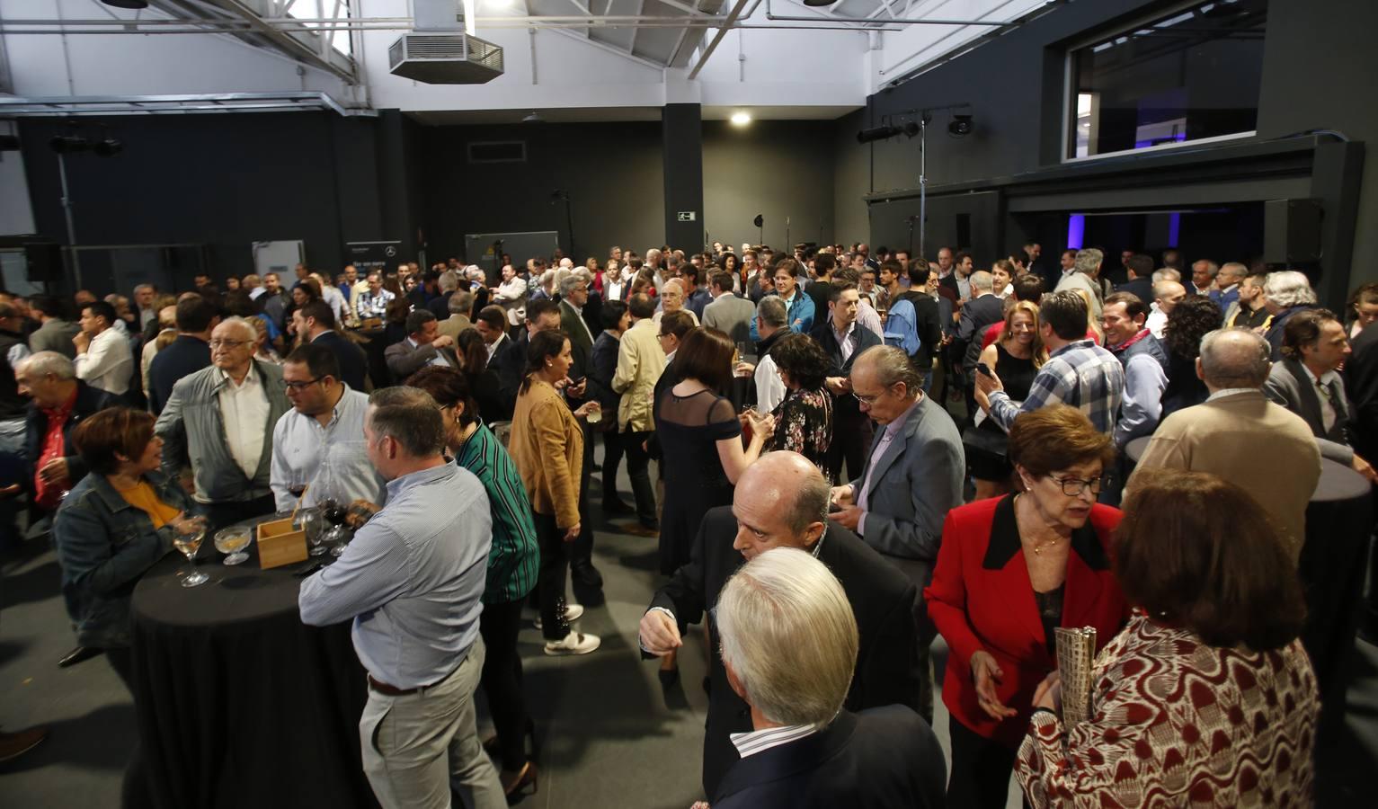 Mercedes inauguró el pasado jueves 10 de mayo sus nuevas instalaciones en la céntrica calle Micer Mascó. Los más de 600 invitados pudieron descubrir los 5.500 metros cuadrados de la instalación, además de conocer el origen español del nombre de la famosa marca alemana. El millonario Emil Jellinek, casado con una dama española, fue uno de los primeros clientes de Daimler, e impuso tantos cambios y condicionantes a los coches alemanes que él vendía en Francia que terminó apodándolos Mercedes en honor a su hija, nombre que cuajó a nivel comercial y que terminó en convertirse en el nombre de todos los coches de la marca alemana.