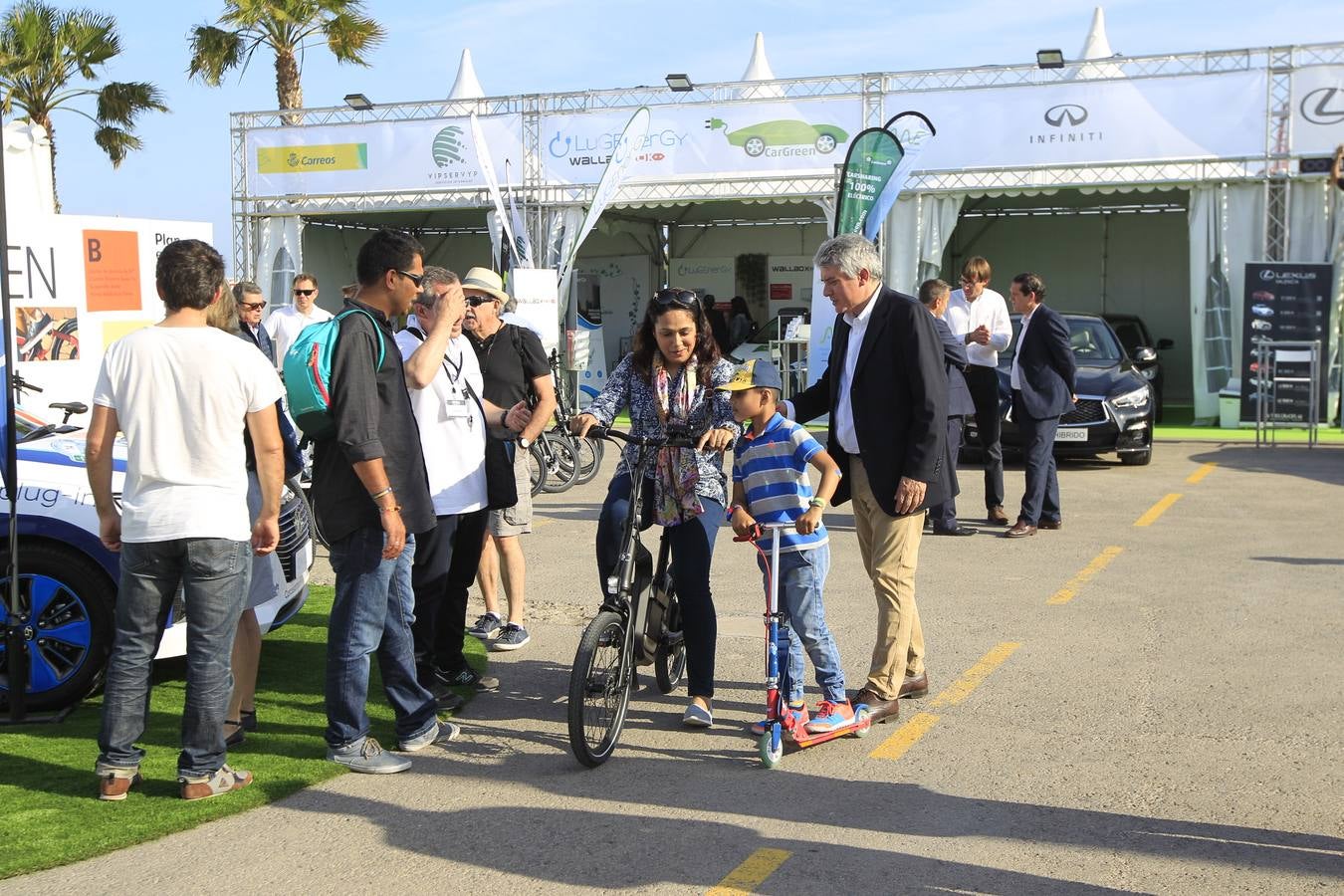 La feria Ecomov afronta este fin de semana, los días 11, 12 y 13 de mayo, su tercera edición con el objetivo de convertirse en el evento de referencia de movilidad ecológica a nivel nacional. La muestra, que se celebra en la Marina de Valencia, ha abierto al público este viernes y se podrá visitar hasta el domingo 13 de mayo.