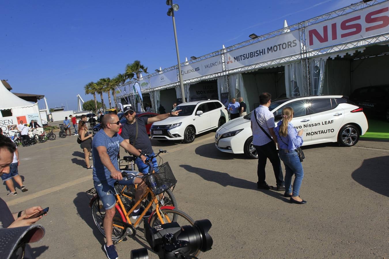 La feria Ecomov afronta este fin de semana, los días 11, 12 y 13 de mayo, su tercera edición con el objetivo de convertirse en el evento de referencia de movilidad ecológica a nivel nacional. La muestra y prueba de coches, que se celebra en la Marina de Valencia, ha abierto al público este viernes y se podrá visitar hasta el domingo 13 de mayo.