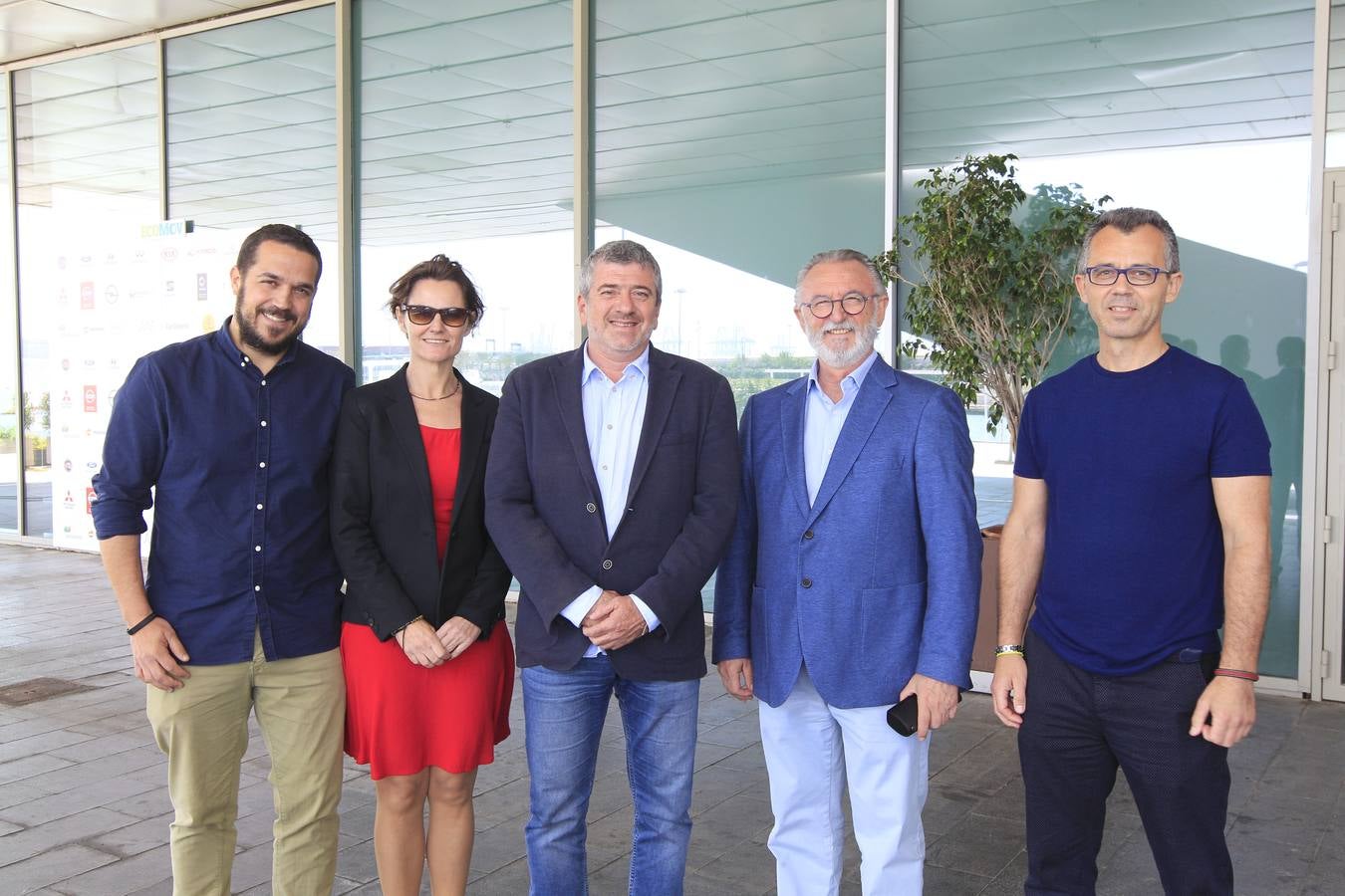 Actividades y mesas redondas para profesionales y empresarios en la primera jornada de Ecomov 2018, la feria del coche y la movilidad ecológica, del 11 al 13 de mayo en la Marina de Valencia.