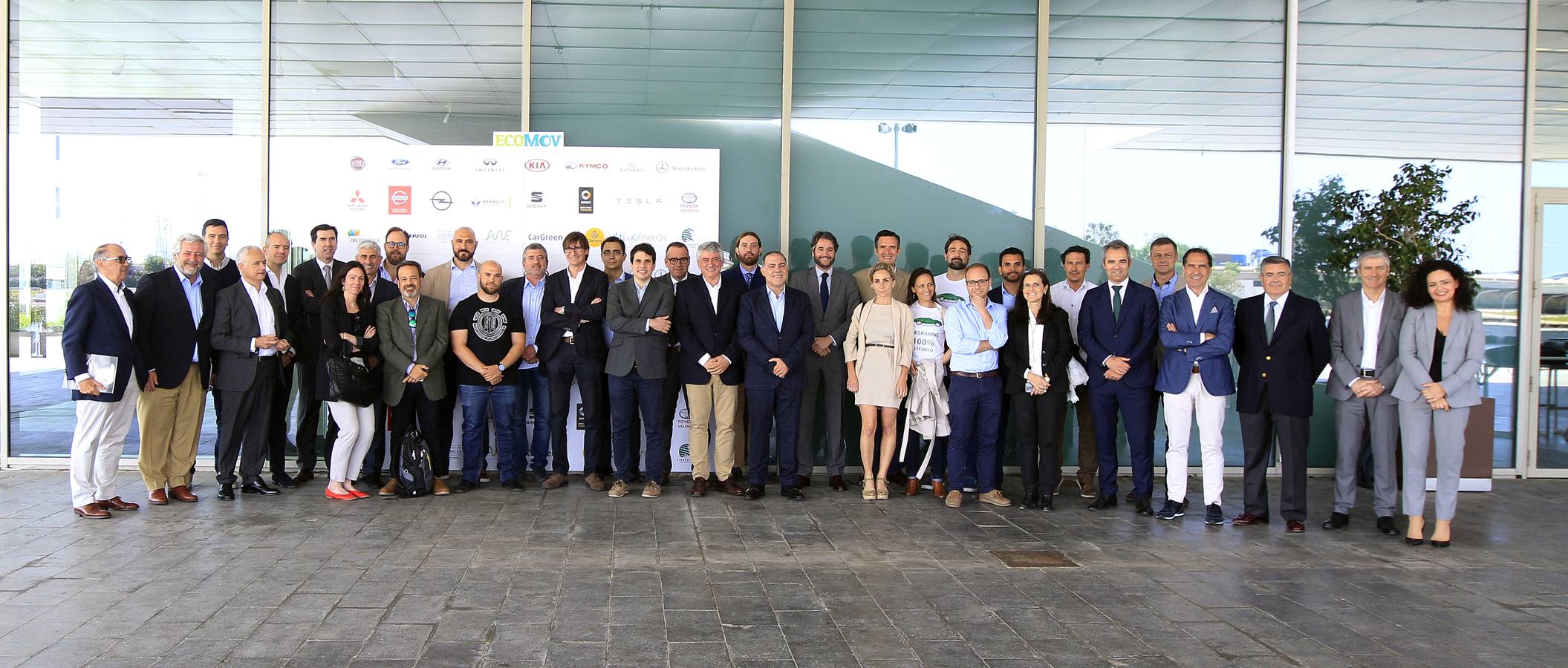 Actividades y mesas redondas para profesionales y empresarios en la primera jornada de Ecomov 2018, la feria del coche y la movilidad ecológica, del 11 al 13 de mayo en la Marina de Valencia.