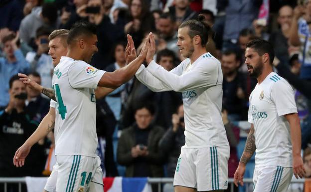 Bale celebrando el gol con sus compañeros