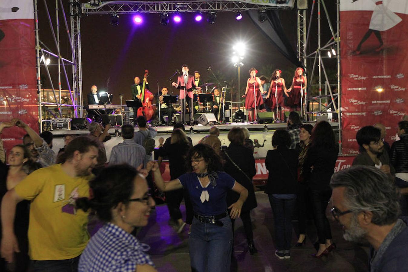 El público ha podido disfrutar de las mejores tapas con actuaciones musicales en directo en la Marina de Valencia