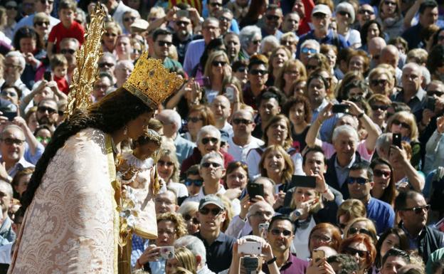 Traslado de la Virgen de los Desamparados.