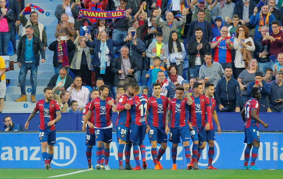 El Barça perdió la imbatibilidad en el Ciutat de Valencia a pesar del hat-trick de Coutinho y el penalti transformado por Suárez. Con esta victoria, el Levante acumula cinco consecutivas en casa 