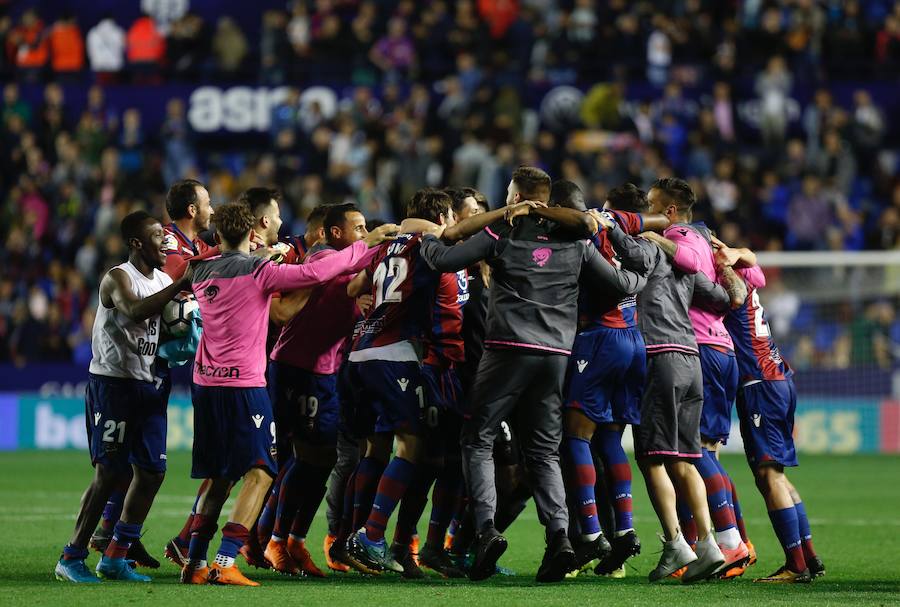 Estas son las mejores imágenes que deja el partido de la penúltima jornada de la Liga, último de los granotas en el Ciutat de València