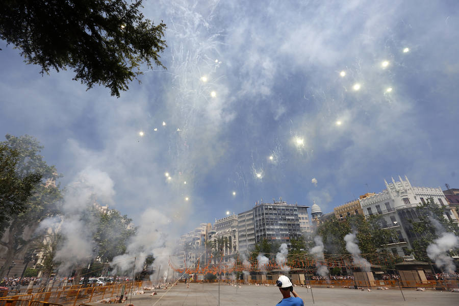 Pirotecnia Valenciana forece un disparo contundente marca de la casa en la jornada festiva de la patrona de la ciudad