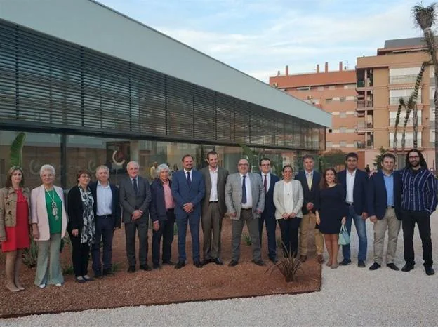 El alcalde, Vicente Zaragozá, junto a los concejales de la corporación, durante la inauguración. 