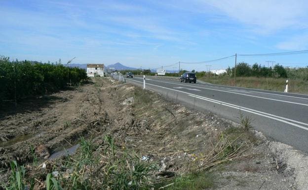 Tramo de la carretera N-332 de Oliva, en la intersección con el vial de Pego.