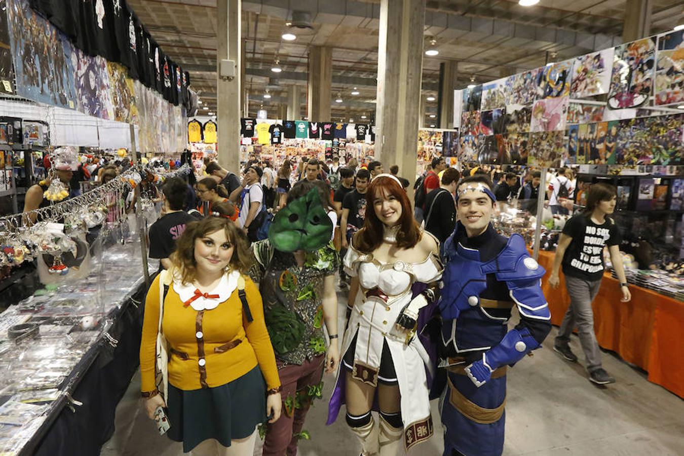 Feria Valencia acoge un año más a todos los amantes del manga, anime y cultura japonesa gracias a la celebración del Salón del Manga, a partir de este sábado, 19 de mayo. Durante dos días, los asistentes podrán disfrutar de actividades como concursos para 'cosplayers', karaoke, conciertos y sesiones de artes marciales.