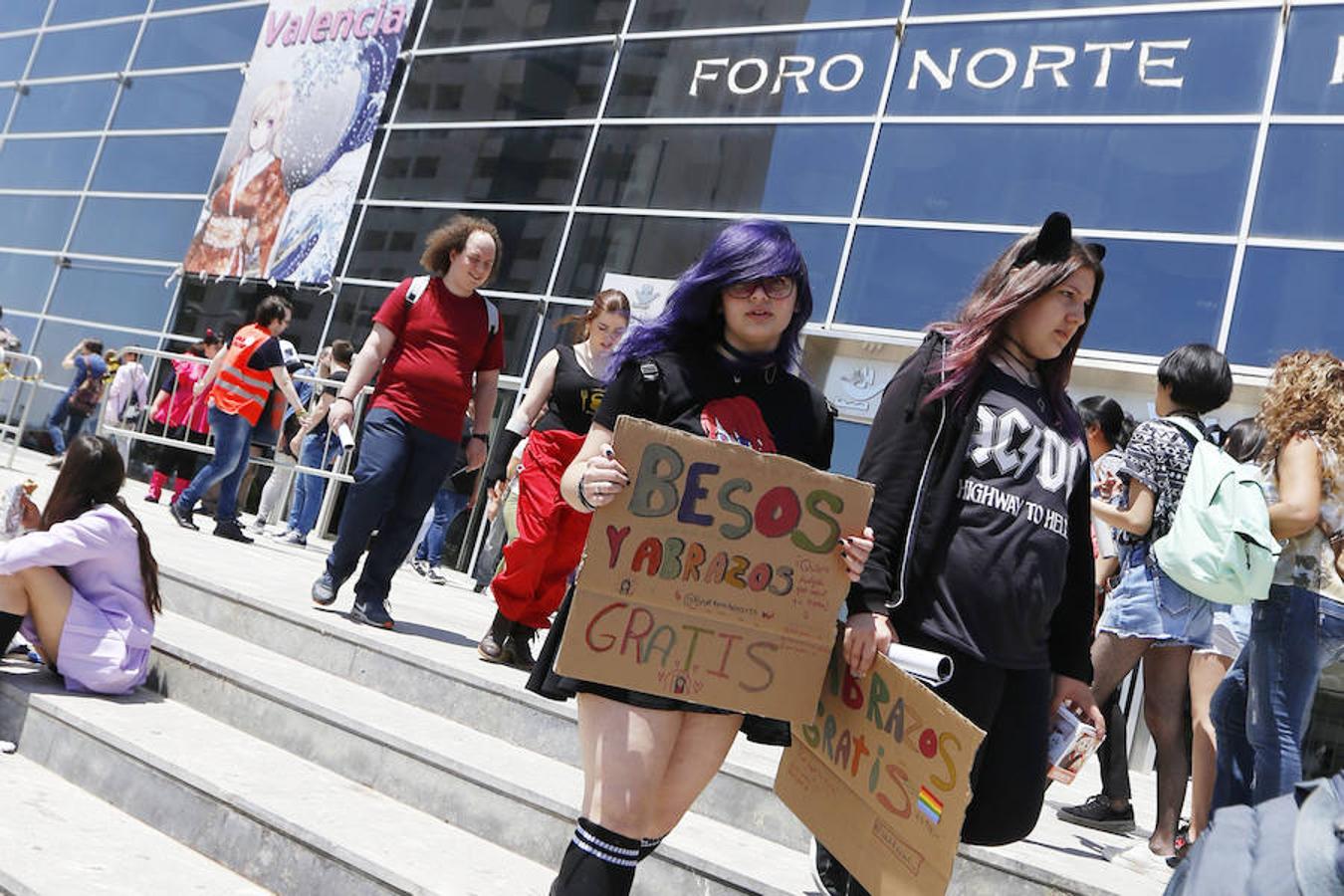 Feria Valencia acoge un año más a todos los amantes del manga, anime y cultura japonesa gracias a la celebración del Salón del Manga, a partir de este sábado, 19 de mayo. Durante dos días, los asistentes podrán disfrutar de actividades como concursos para 'cosplayers', karaoke, conciertos y sesiones de artes marciales.