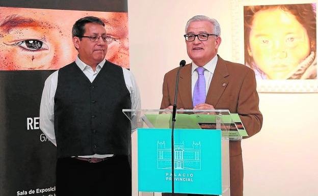 Galo Cabezas junto al diputado César Augusto Asencio.