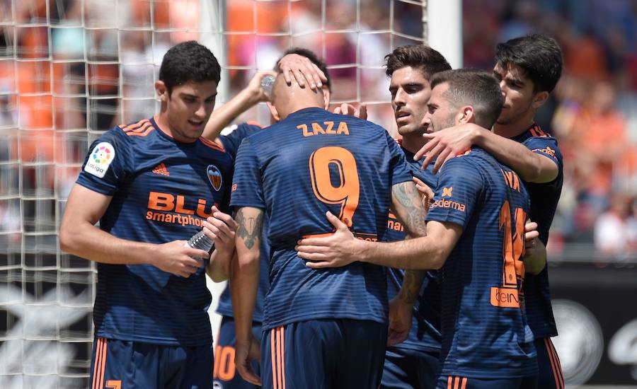 Estas son las mejores fotos que deja el último partido de la temporada en Mestalla