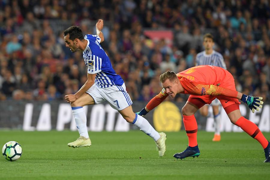 Último partido de la temporada en el Camp Nou para un Fútbol Club Barcelona que ha vivido la despedida de Andrés Iniesta y que no ha podido batir el récord de los 6.000 goles, al ganar por un solo tanto a la Real Sociedad