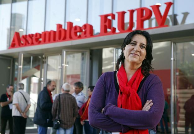 La coordinadora de EUPV, Rosa Pérez, ofreció ayer su primer acto público en Alicante desde su nombramiento. 