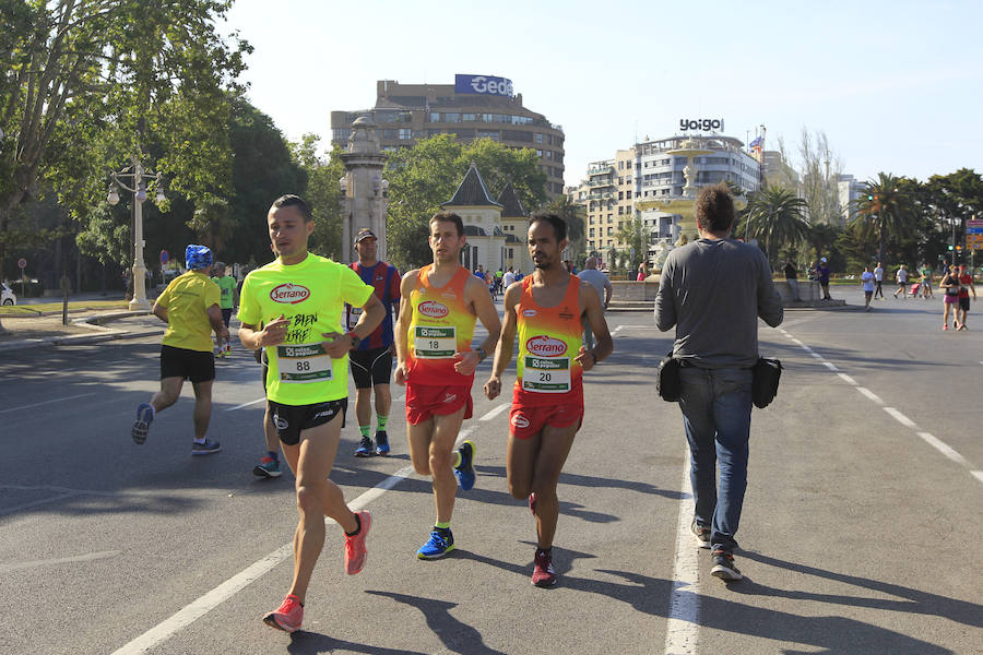 Fotos: Búscate en la Volta a Peu de Valencia