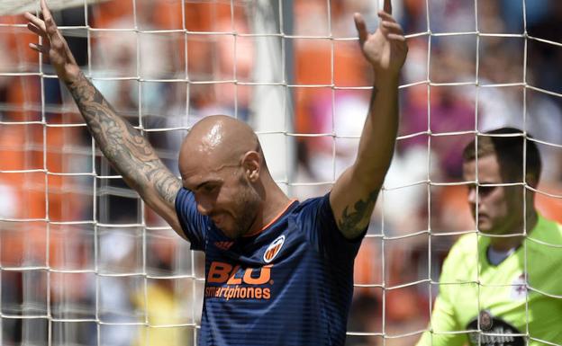 Simone Zaza celebra su gol ante el Dépor ayer en Mestalla.