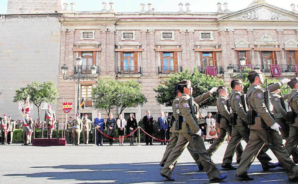 La Pascua Militar se celebra, cada 6 de enero, a las puertas del edificio de Capitanía. El año pasado 23.000 ciudadanos visitaron gratis el edificio histórico. En la capilla de San Vicente hay bodas y bautizos. 