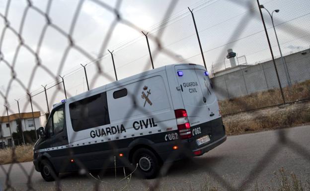 Furgón de la Guardia Civil en el que accedía Eduardo Zaplana a la cárcel de Picassent.