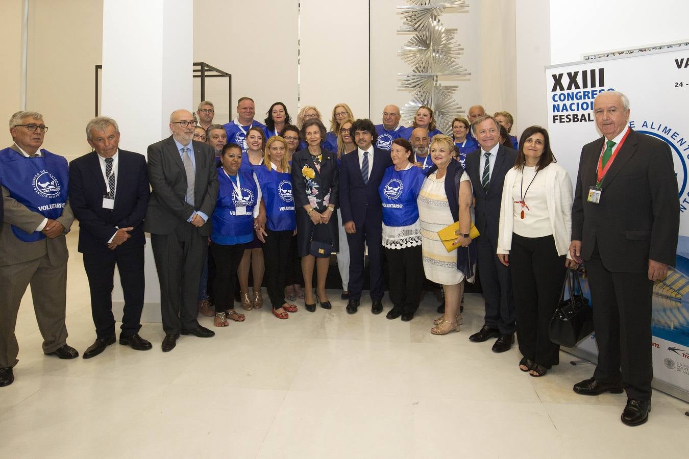 Por la tarde, los organizadores tienen prevista una visita a la Catedral de Valencia, donde oficiará una misa el cardenal arzobispo Antonio Cañizares. También acudirán a la sede del Banco de Alimentos de Valencia, ubicada en la Pobla de Vallbona, para conocer de primera mano su funcionamiento. Ya por la noche disfrutarán de una exhibición de bailes regionales, un espectáculo pirotécnico y la cremà de una falla.