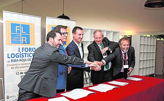 Participantes en la primera edición de este foro.