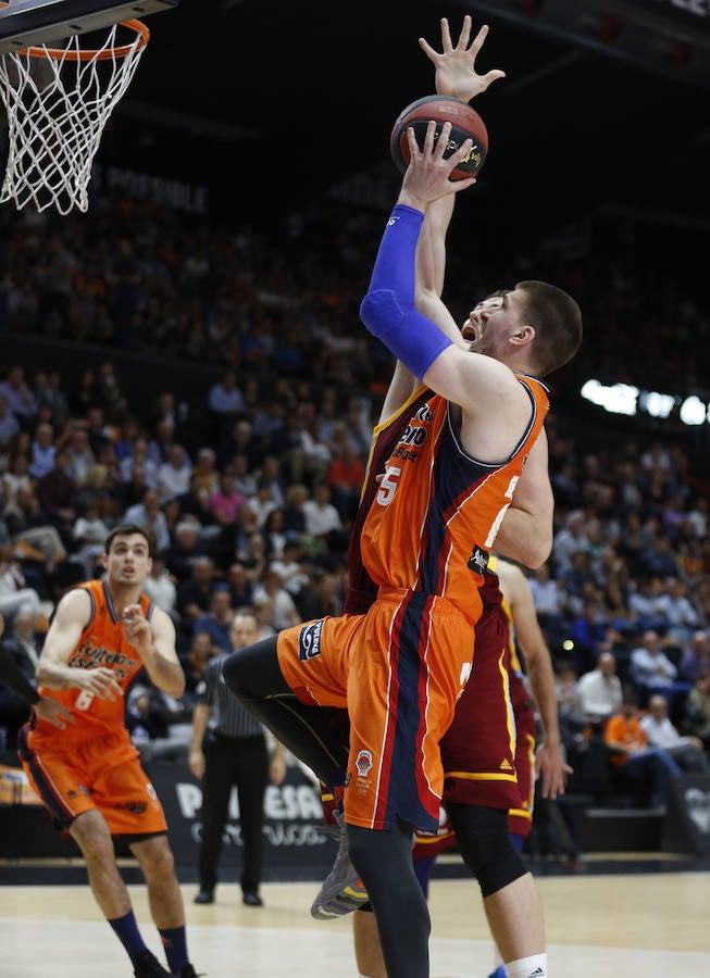 Estas son las mejores imágenes del primer partido de cuartos de playoff en la Fonteta