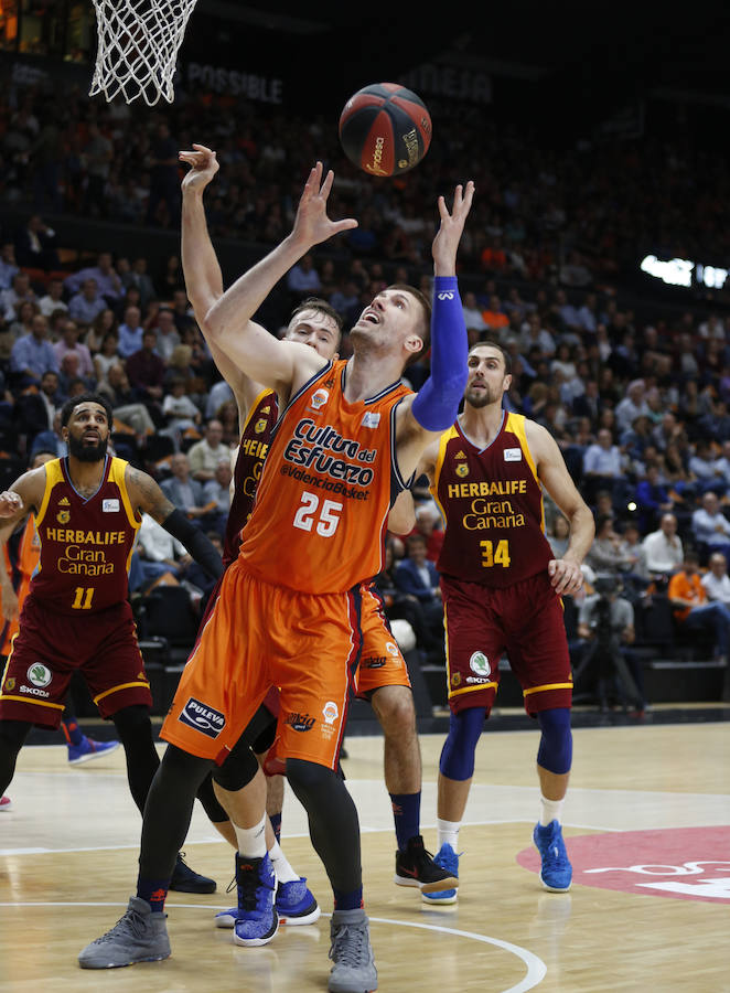 Estas son las mejores imágenes del primer partido de cuartos de playoff en la Fonteta