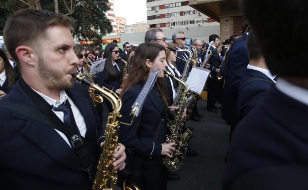 Desfile de bandas en el récord mundial del sábado.