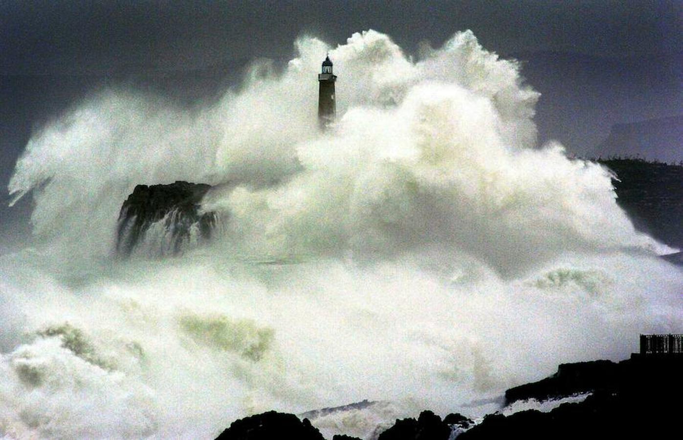 Faro de la Isla de Mouro (Santander). 