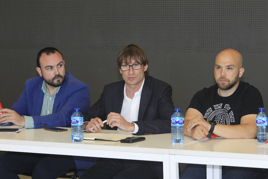 Dieciséis profesionales de diferentes empresas, y el diputado de medio ambiente de la Diputación de Valencia, Josep Bort, debatieron diferentes propuestas en torno al impulso de la eco-movilidad en el edificio Veles e Vents de Valencia. Las propuestas pretenden unificar las acciones de ayuda para la implantación de una movilidad con menores emisiones.