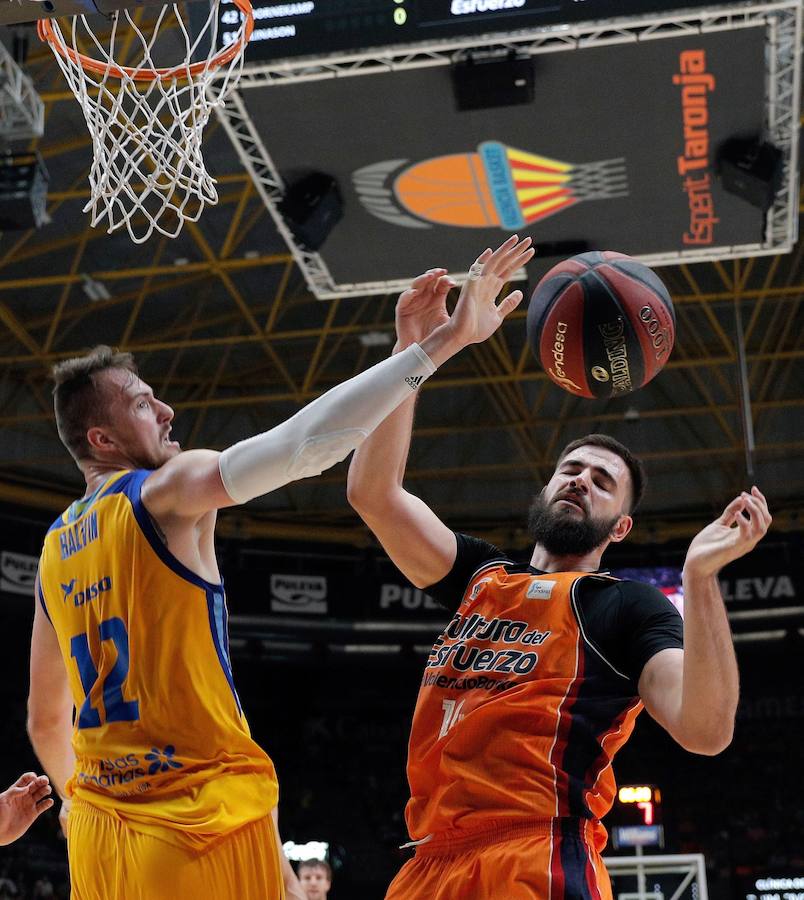 Estas son las imágenes que deja el tercer partido de cuartos de playoff en la Fonteta