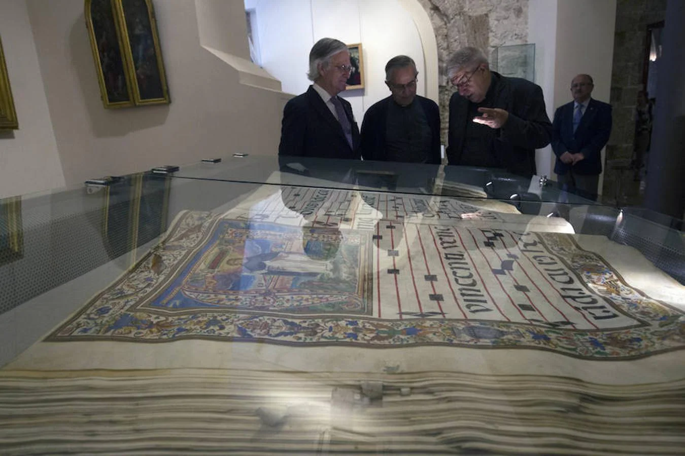 Se ha presentado la nueva sala del museo catedralicio y un libro que analiza la presencia artística de San Vicente Ferrer tanto en el interior como en el exterior del templo.