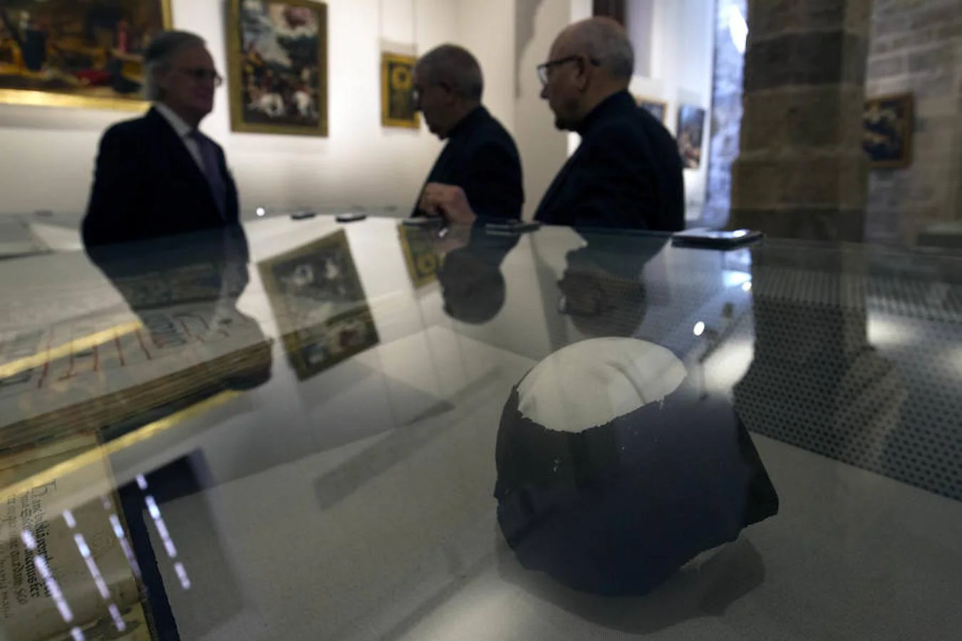 Se ha presentado la nueva sala del museo catedralicio y un libro que analiza la presencia artística de San Vicente Ferrer tanto en el interior como en el exterior del templo.