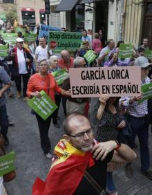 Imagen secundaria 2 - Marcha contra el requisito lingüistico en Valencia.