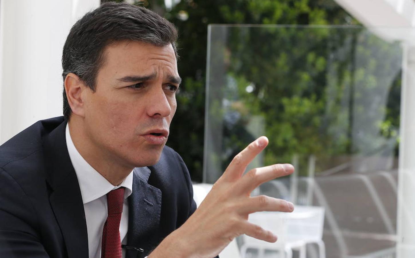 Pedro Sánchez , secretario general del PSOE y candidato a la presidencia del gobierno, durante una entrevista en Madrid en 2016. A pesar de contar con el apoyo de Ciudadanos, su propuesta en el Congreso como presidente del Gobierno fue rechazada con 131 votos a favor y 219 votos en contra.