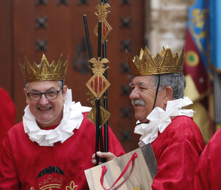 Fotos: La Cabalgata del Convite invade Valencia de danzas, música y color