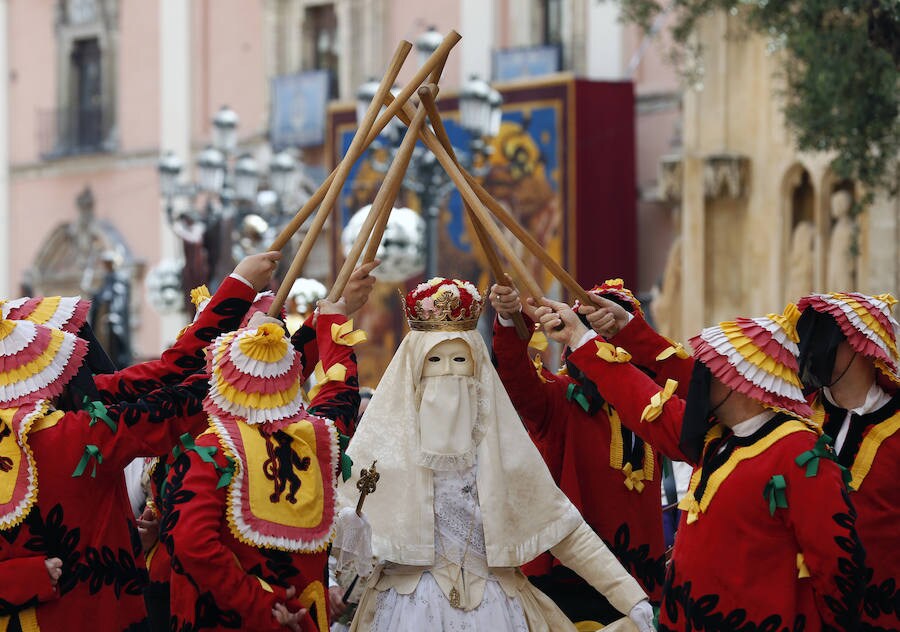 Fotos: La Cabalgata del Convite invade Valencia de danzas, música y color