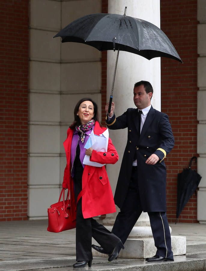 La Ministra de Defensa, Margarita Robles, llega al primer Consejo de Ministros.