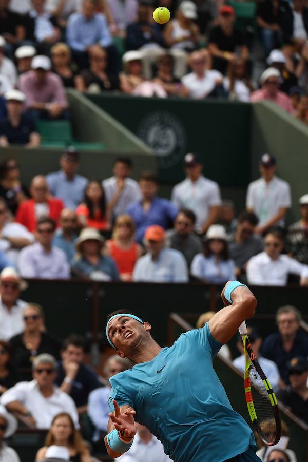 Rafael Nadal ha revalidado su título de campeón en la arcilla parisina y ya acumula once trofeos de Roland Garros, tras vencer a Thiem por 6-4, 6-3 y 6-2 