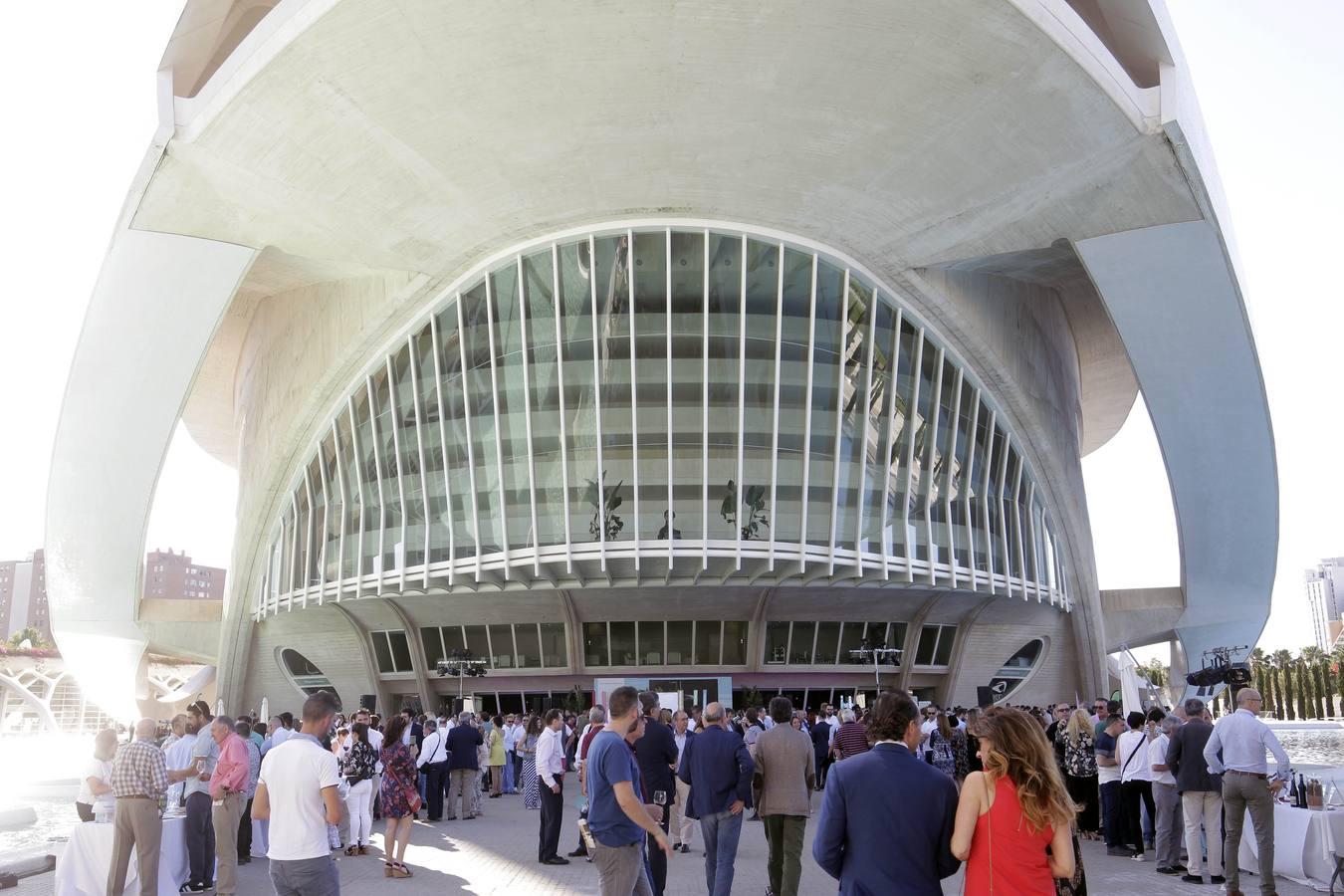 El evento ha reunido a más de una treintena de bodegas amparadas por la marca organizadora, las cuales han aprovechado el evento para presentar su diversa y amplia oferta