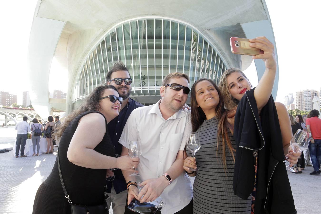 El evento ha reunido a más de una treintena de bodegas amparadas por la marca organizadora, las cuales han aprovechado el evento para presentar su diversa y amplia oferta