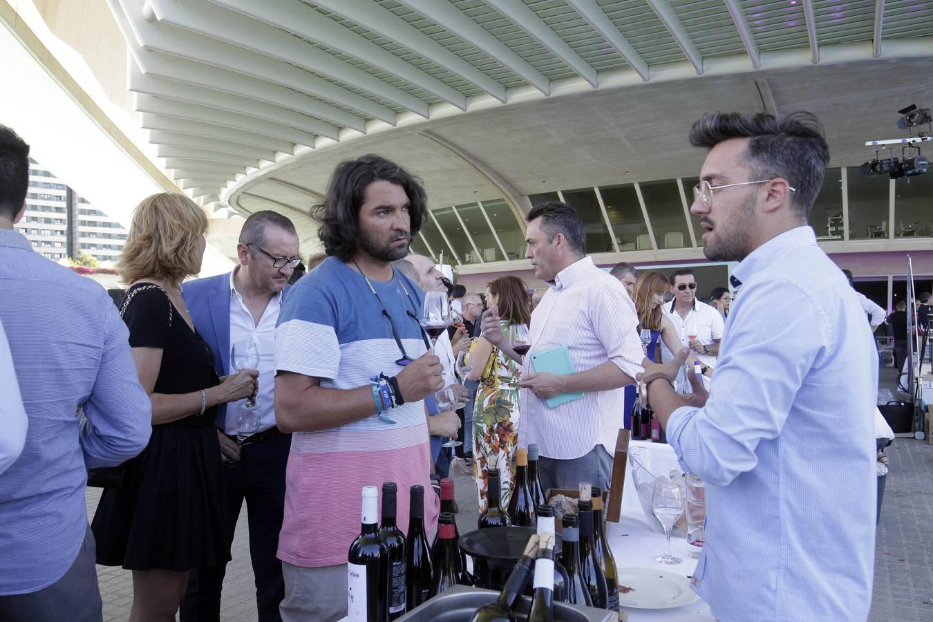 El evento ha reunido a más de una treintena de bodegas amparadas por la marca organizadora, las cuales han aprovechado el evento para presentar su diversa y amplia oferta