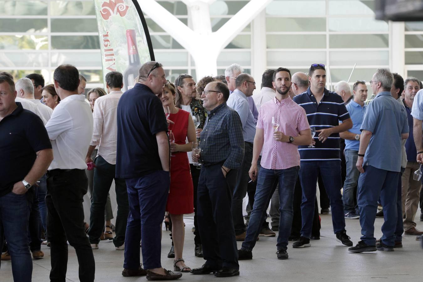 El evento ha reunido a más de una treintena de bodegas amparadas por la marca organizadora, las cuales han aprovechado el evento para presentar su diversa y amplia oferta