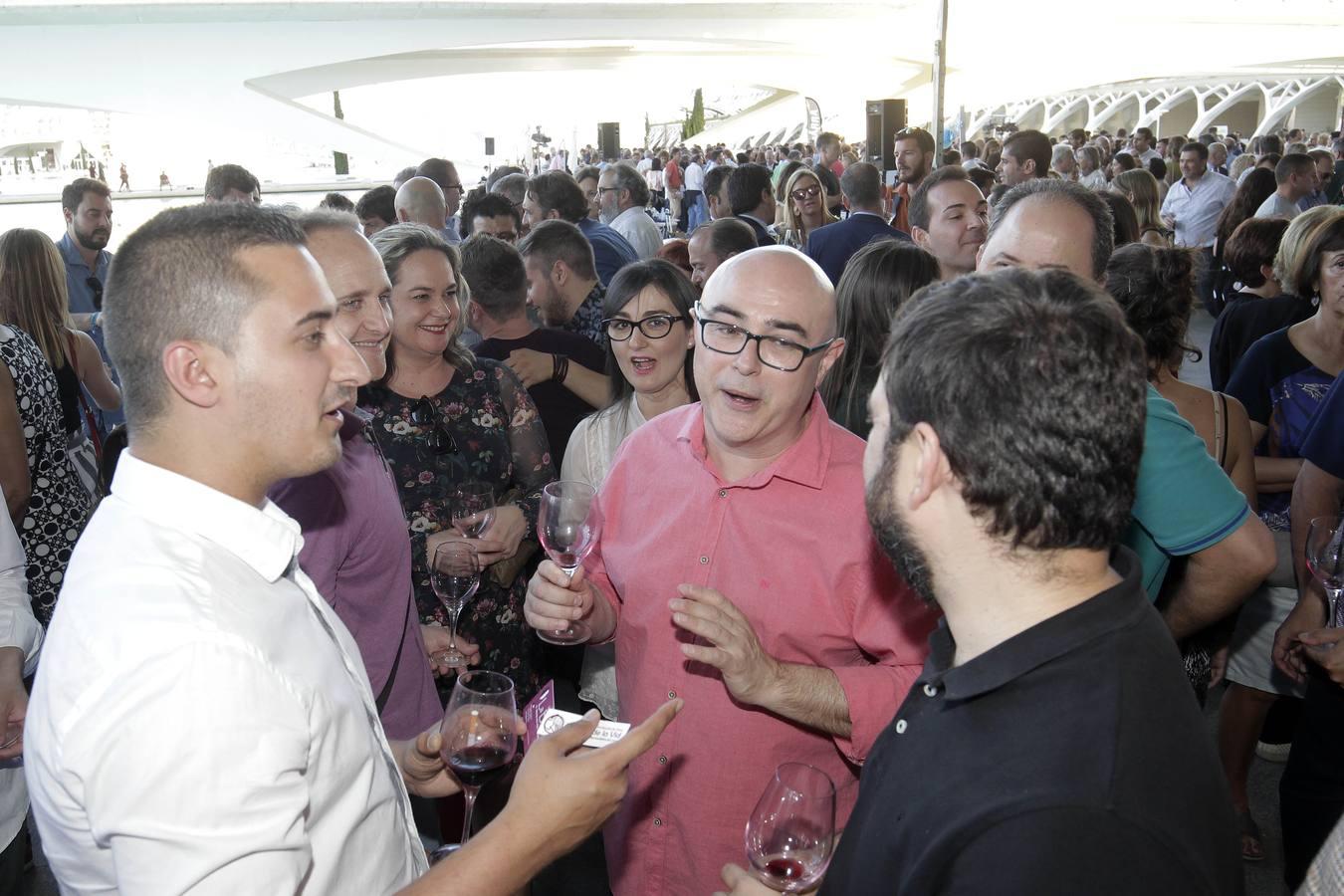 El evento ha reunido a más de una treintena de bodegas amparadas por la marca organizadora, las cuales han aprovechado el evento para presentar su diversa y amplia oferta