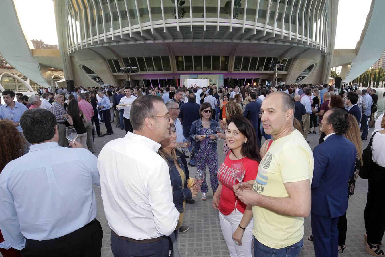 El evento ha reunido a más de una treintena de bodegas amparadas por la marca organizadora, las cuales han aprovechado el evento para presentar su diversa y amplia oferta