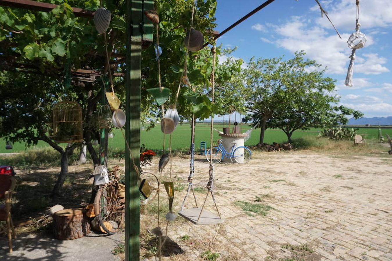 «El gobierno valenciano y la Film Comission nos están ayudando mucho. Tenemos las limiitaciones propias de un parque natural, pero todo lo demás son facilidades», asegura el creador de la serie.