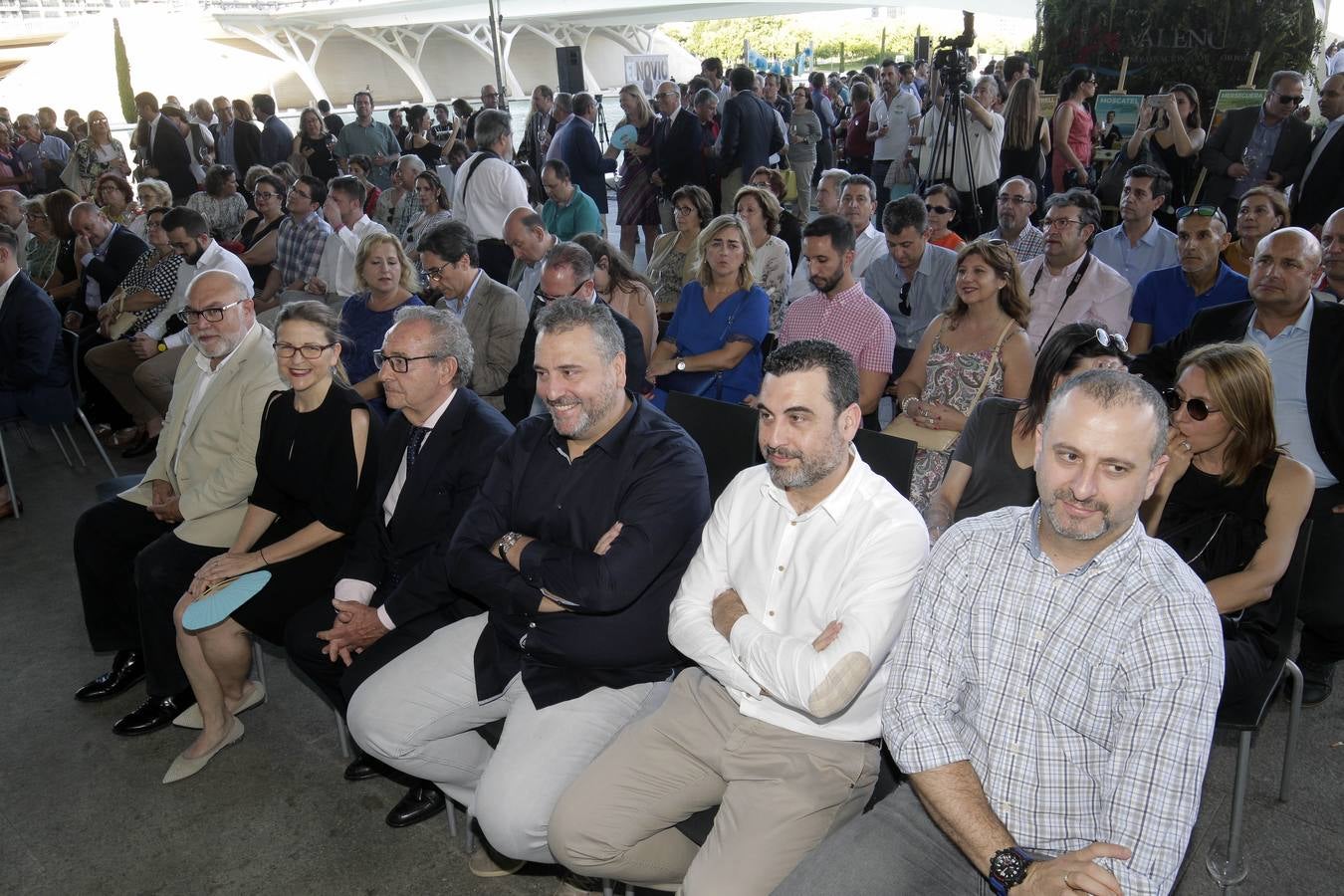 El evento ha reunido a más de una treintena de bodegas amparadas por la marca organizadora, las cuales han aprovechado el evento para presentar su diversa y amplia oferta