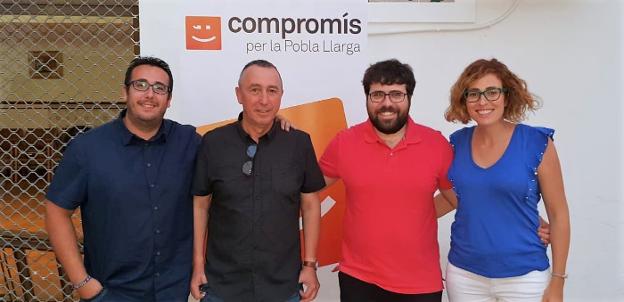 Baldoví con los candidatos de la Pobla Llarga. 