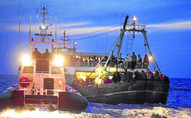 Otros barcos encallan y sí son rescatados.